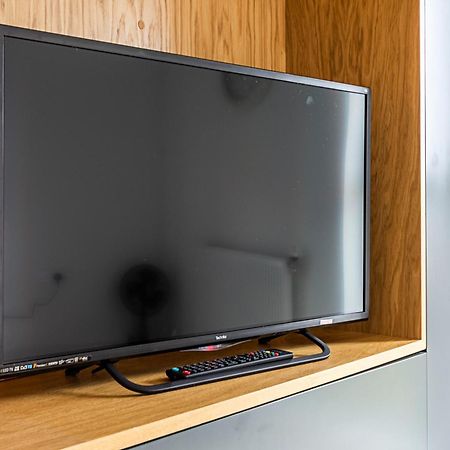 Chiswick Park 3 Bed 3 Bath West London - Parking Apartment Екстериор снимка