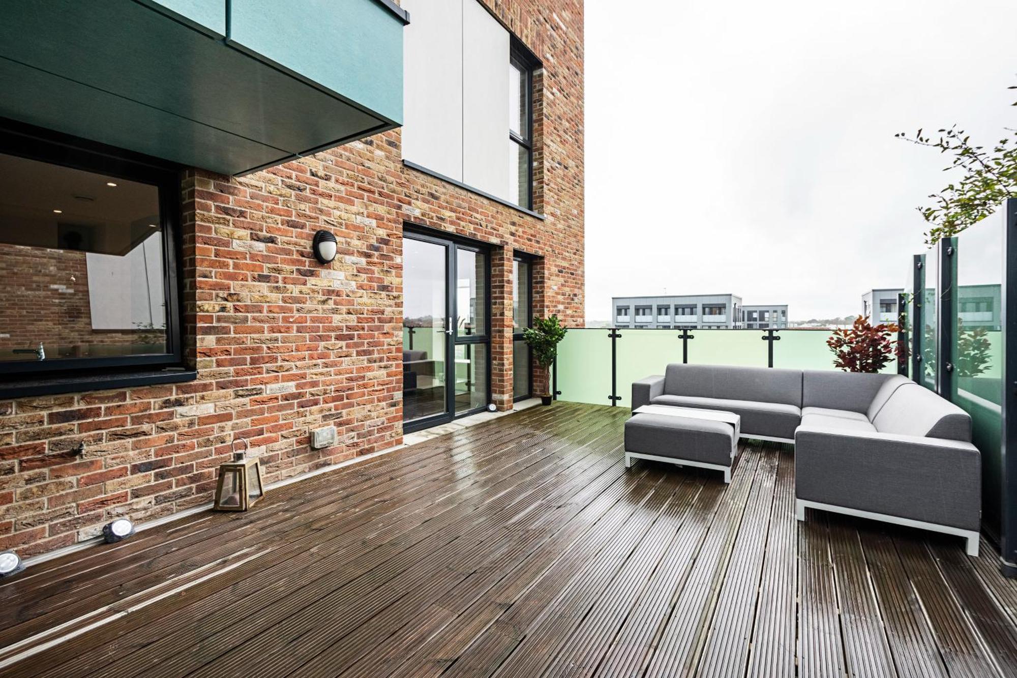 Chiswick Park 3 Bed 3 Bath West London - Parking Apartment Екстериор снимка