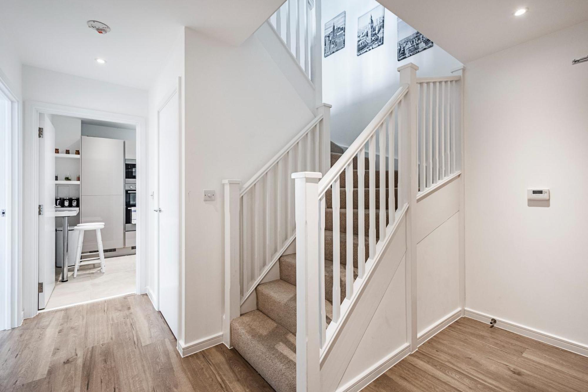 Chiswick Park 3 Bed 3 Bath West London - Parking Apartment Екстериор снимка