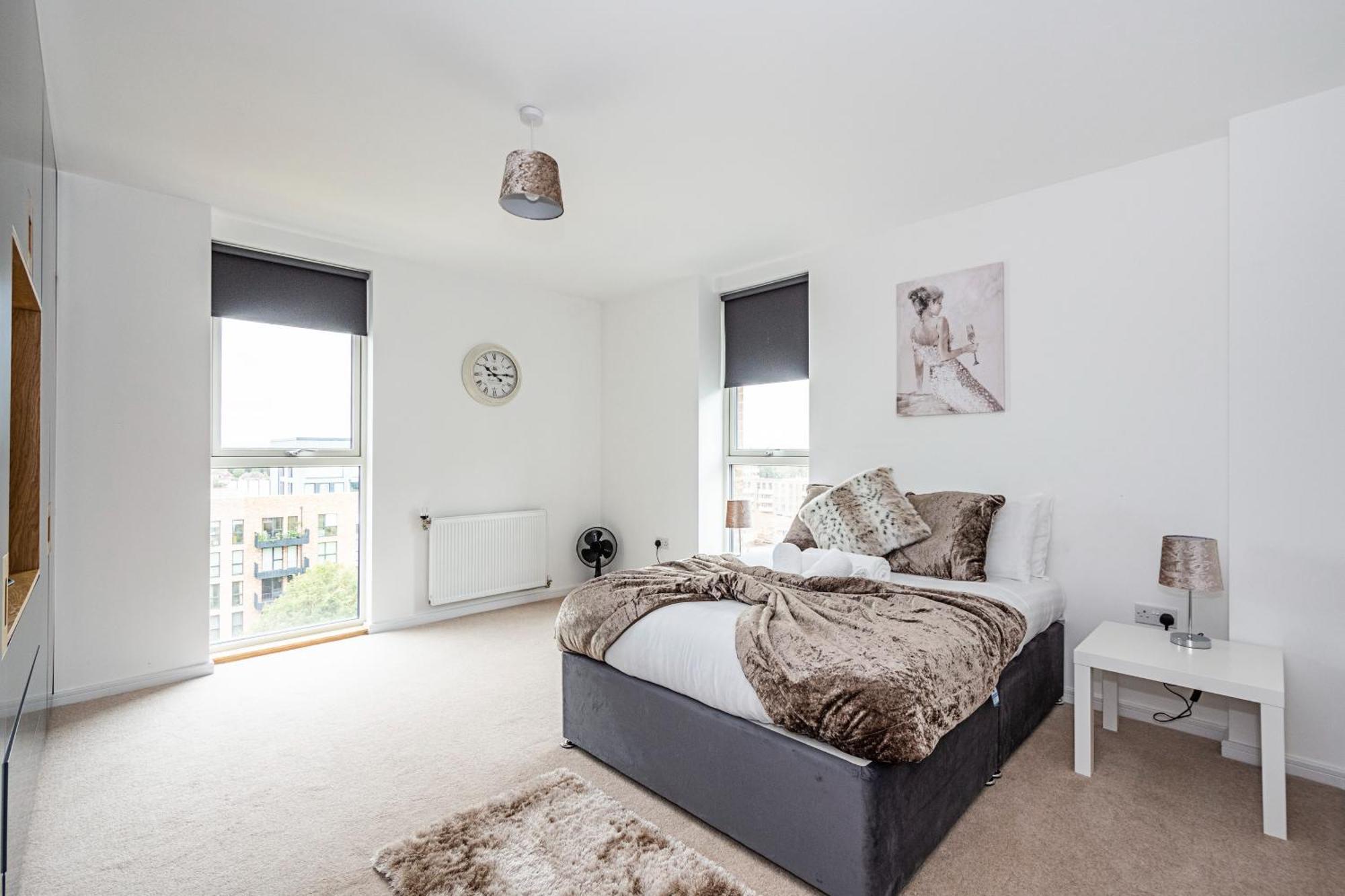 Chiswick Park 3 Bed 3 Bath West London - Parking Apartment Екстериор снимка