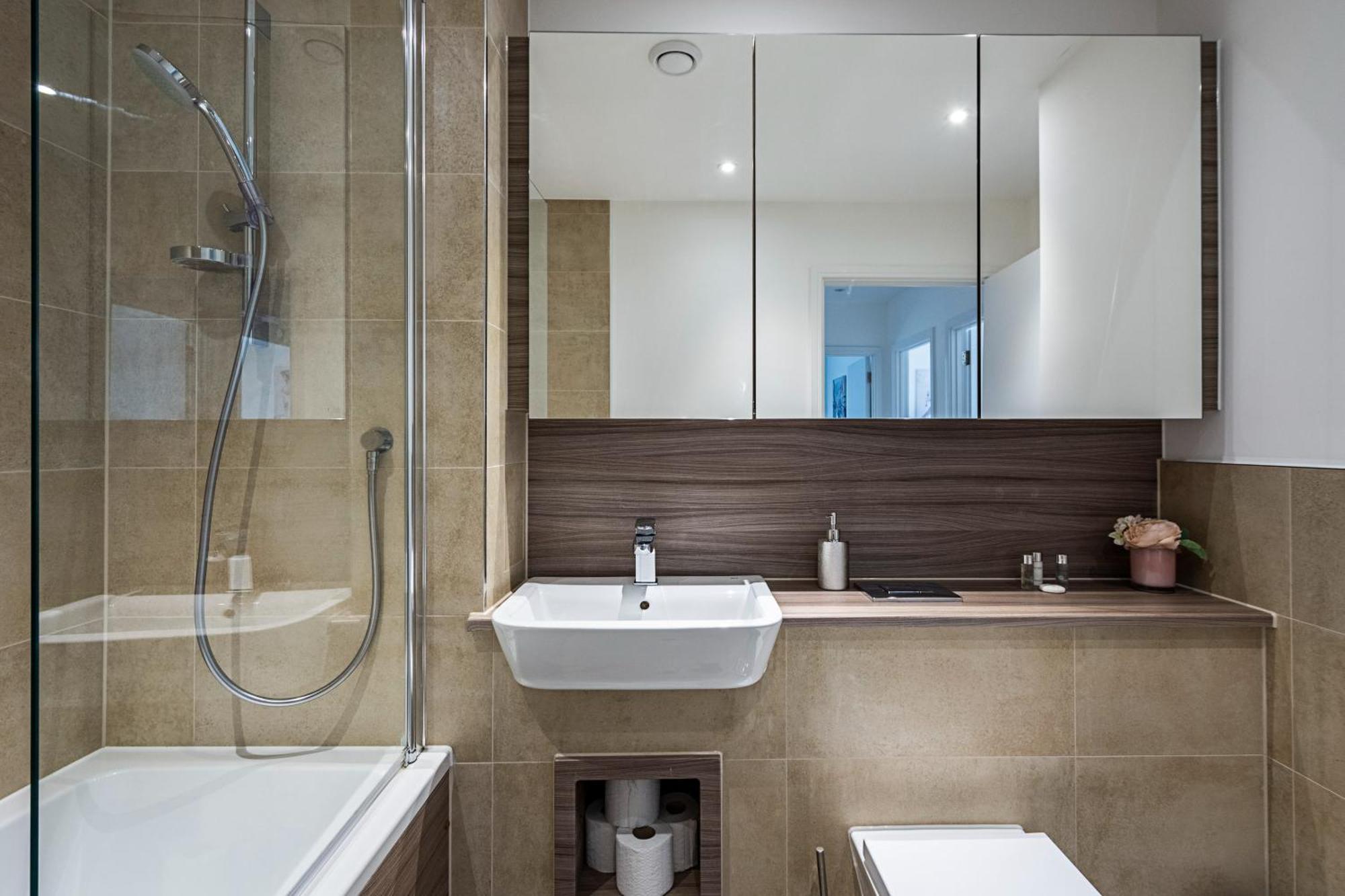 Chiswick Park 3 Bed 3 Bath West London - Parking Apartment Екстериор снимка