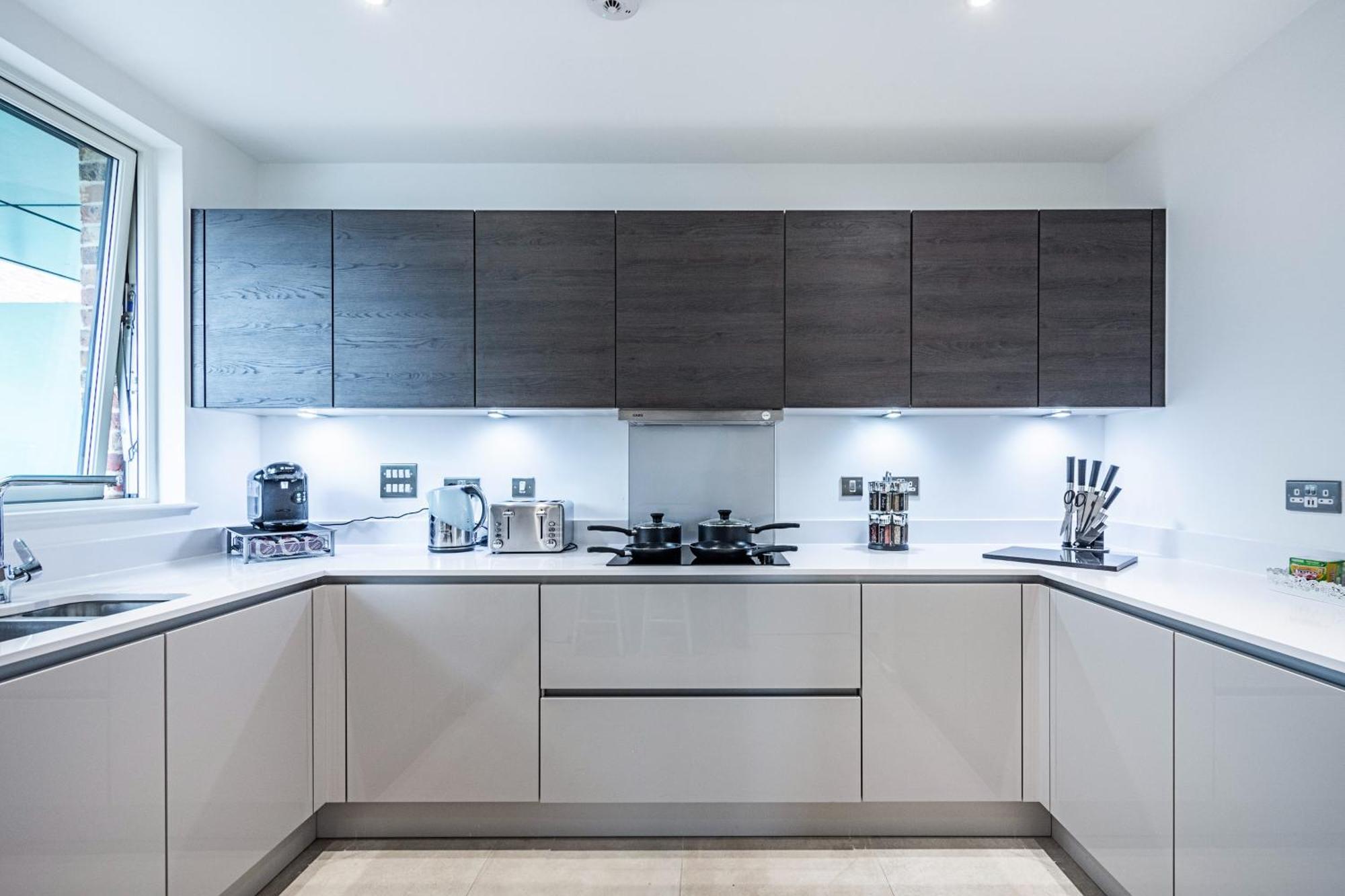 Chiswick Park 3 Bed 3 Bath West London - Parking Apartment Екстериор снимка
