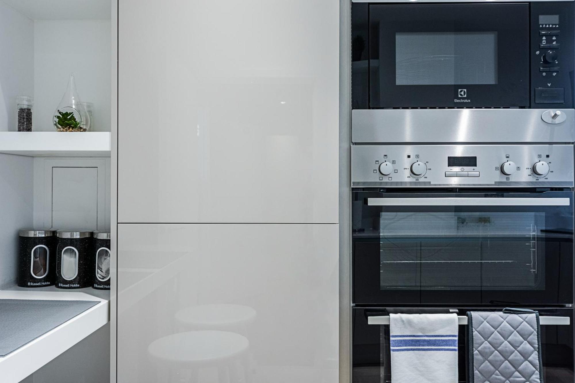 Chiswick Park 3 Bed 3 Bath West London - Parking Apartment Екстериор снимка