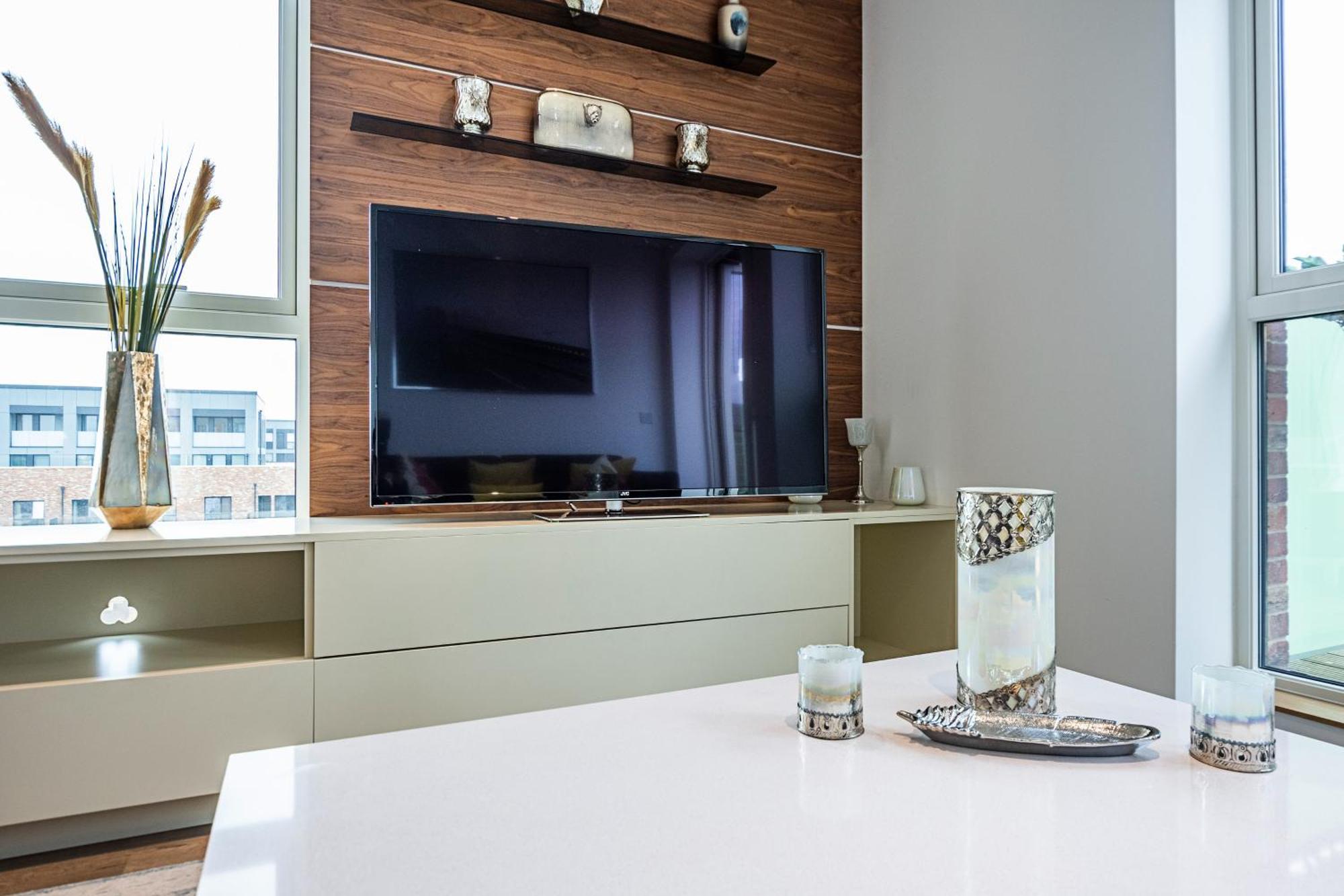 Chiswick Park 3 Bed 3 Bath West London - Parking Apartment Екстериор снимка