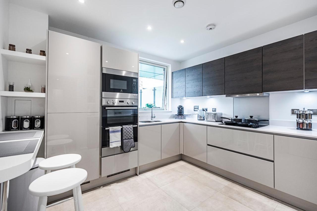 Chiswick Park 3 Bed 3 Bath West London - Parking Apartment Екстериор снимка
