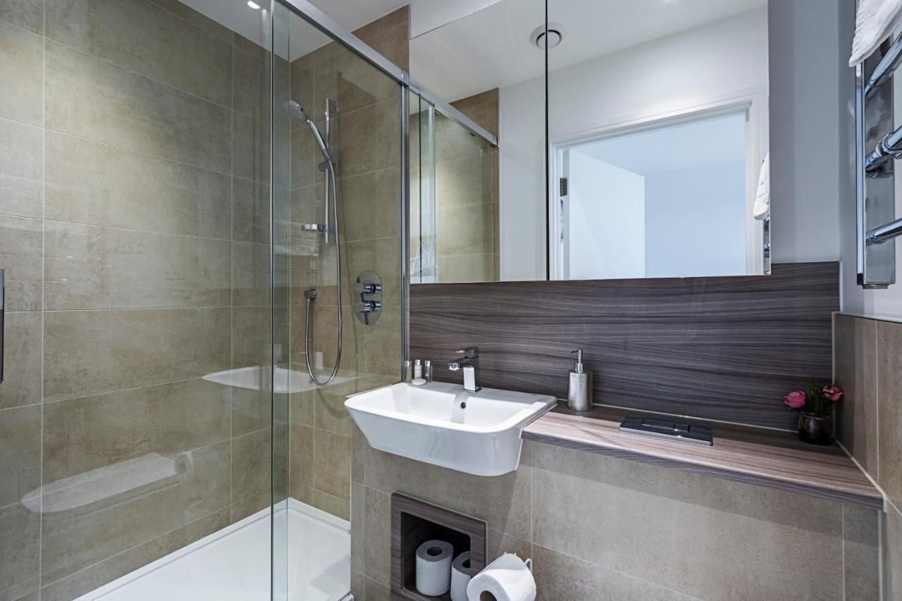 Chiswick Park 3 Bed 3 Bath West London - Parking Apartment Екстериор снимка