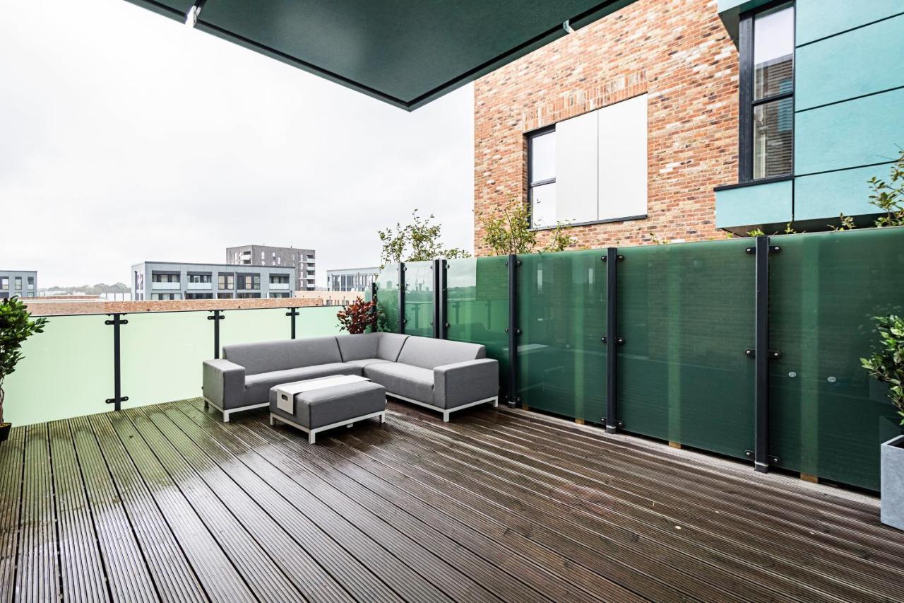 Chiswick Park 3 Bed 3 Bath West London - Parking Apartment Екстериор снимка