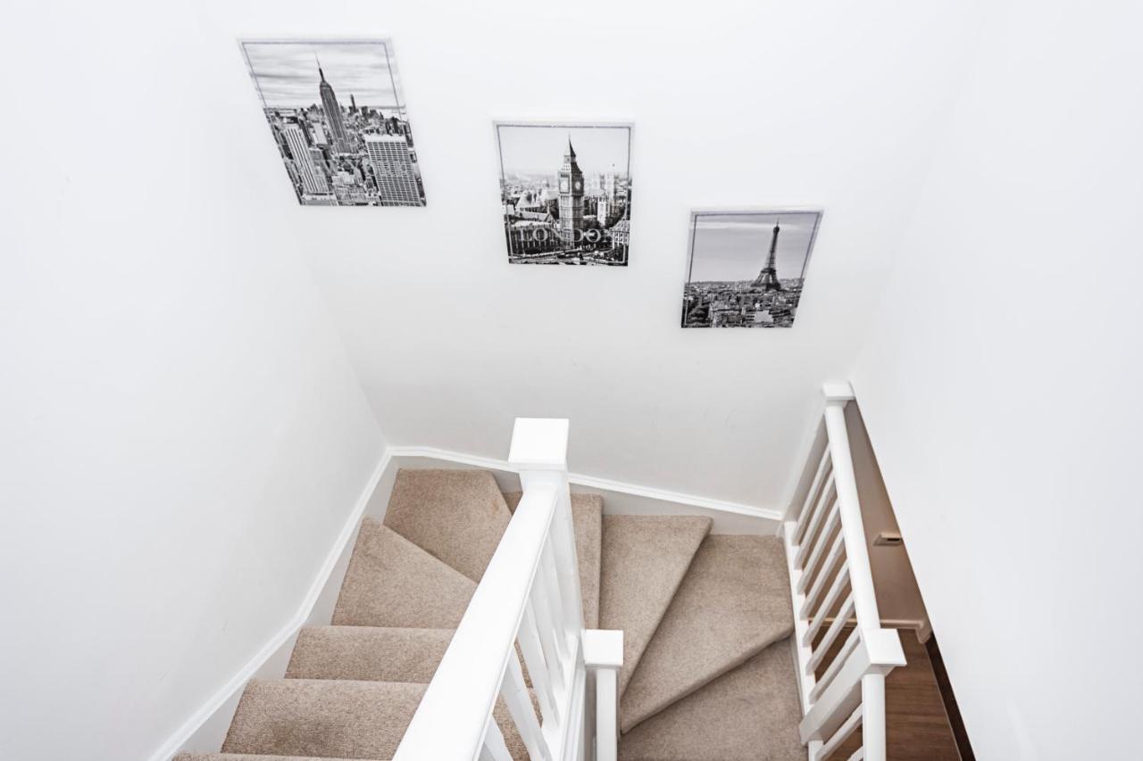Chiswick Park 3 Bed 3 Bath West London - Parking Apartment Екстериор снимка